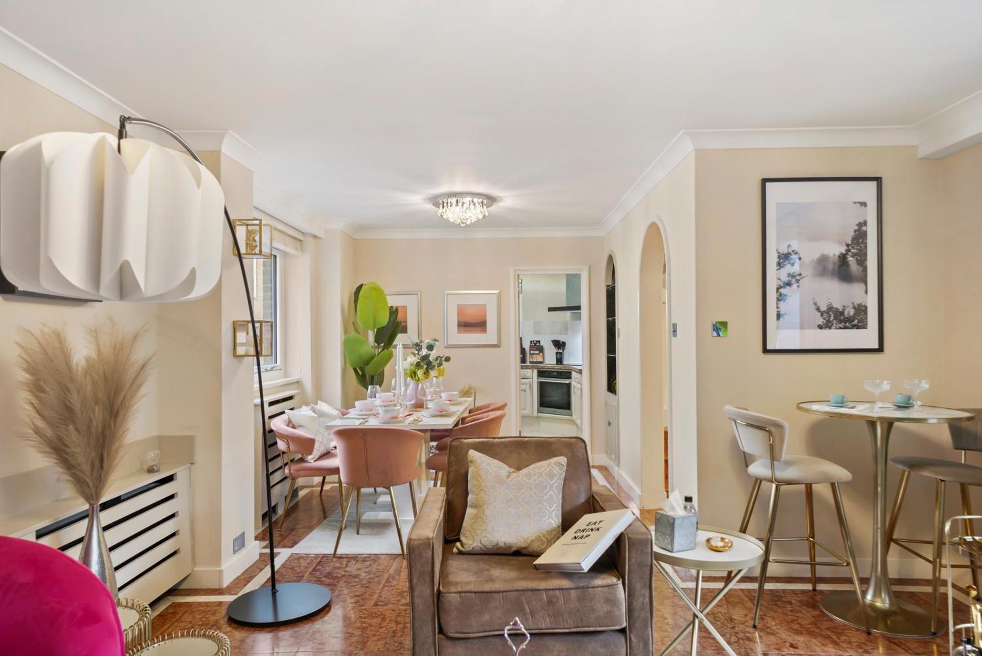 Mews House With Private Patio & Parking Сasa de vacaciones